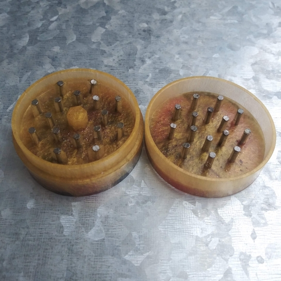 Spice Grinder Epoxy Resin Art 420 Bud Flower Grinders Handmade Pocket - Picture 13 of 16